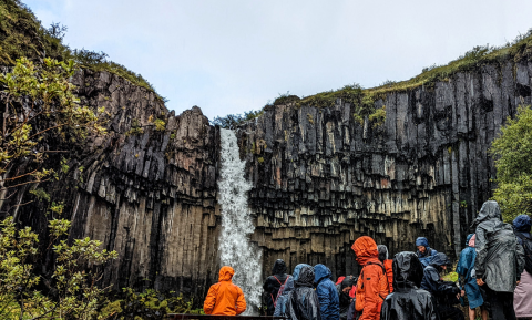 Ferðafólk við Svartafoss. Mynd: Arnar Birkir Dansson